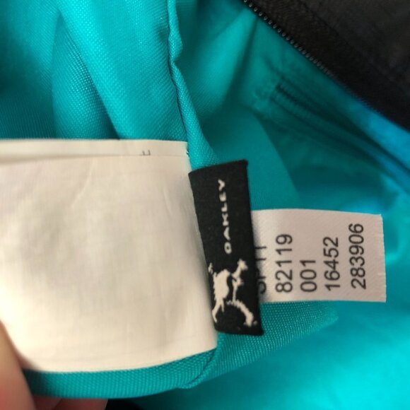 OAKLEY Black & Turquoise Athletic Gym Tote Shoulder Bag - Picture 7 of 16